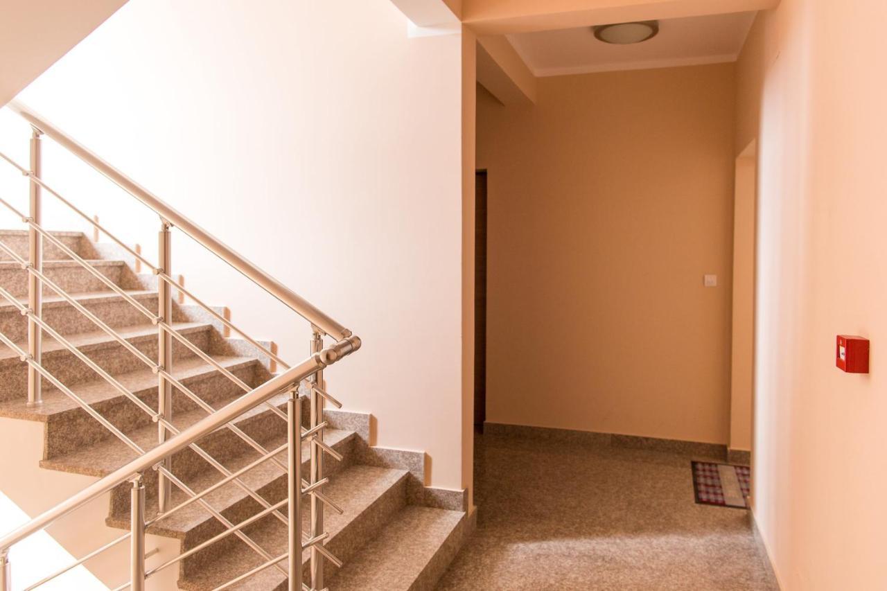 Becici - Andrea Apartman Экстерьер фото
